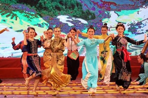 Nâng tầm quan hệ Việt Nam-Thái Lan, thúc đẩy hợp tác APEC thiết thực và hiệu quả
