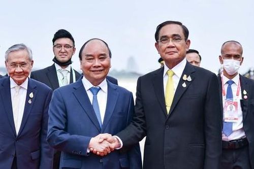 Chủ tịch nước Nguyễn Xuân Phúc đến Thái Lan, bắt đầu chuyến thăm chính thức