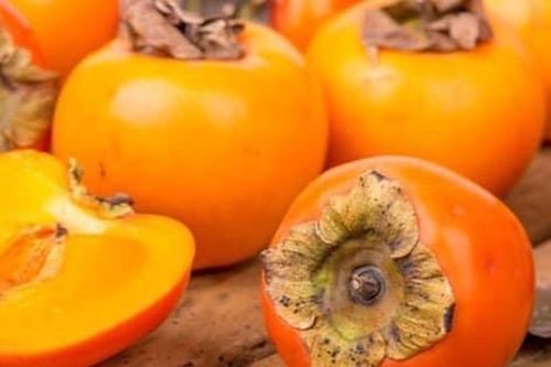 Nhập viện cấp cứu sau khi ăn quả hồng giòn