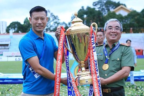 HLV Thạch Bảo Khanh chia tay đội vừa thăng hạng V-League