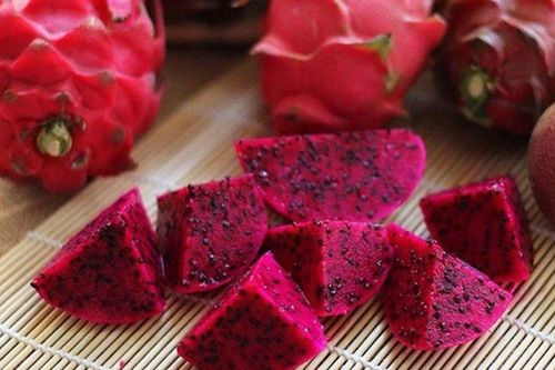 Vì sao bệnh nhân sốt xuất huyết không nên ăn thanh long đỏ?