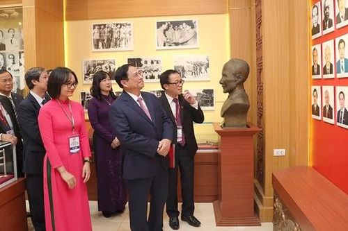 Thủ tướng: Sớm đưa Trường Đại học Y Hà Nội trở thành đại học khoa học sức khỏe có nhiều trường thành viên