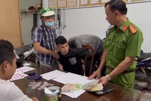 Bắt đối tượng mua lượng lớn ma túy đem về nhà cất giữ để bán kiếm lời
