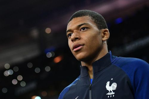 CĐV Argentina phân biệt chủng tộc với Mbappe trên sóng truyền hình