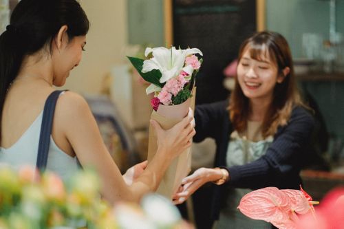 Khó xử khi tặng quà mùa lễ