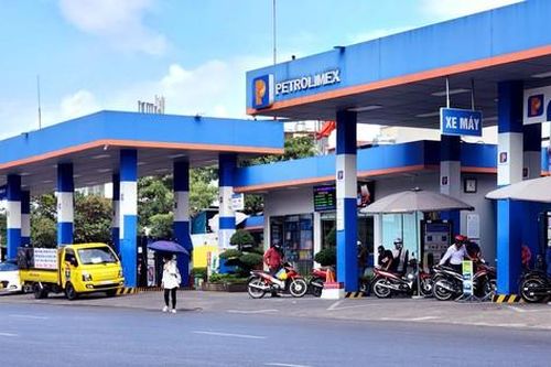 Hết cảnh rồng rắn xếp hàng, người Hà Nội chỉ mất 3 phút đổ đầy bình xăng