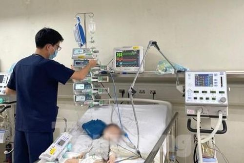 Bên trong Bệnh viện Nhi T.Ư thời điểm ca bệnh Adenovirus, sốt xuất huyết tăng liên tục