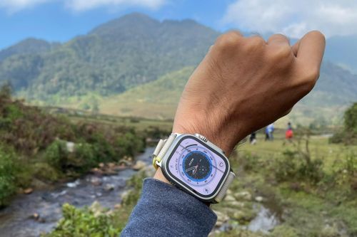 Tôi mang chiếc Apple Watch đắt ngang iPhone đi leo núi