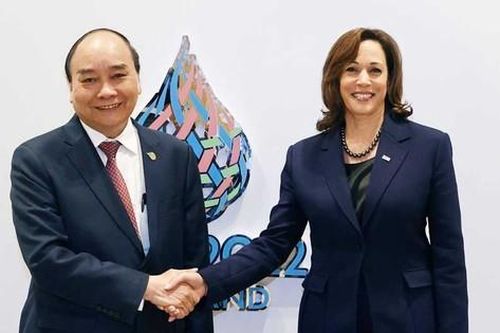 Chủ tịch nước Nguyễn Xuân Phúc gặp Phó Tổng thống Mỹ Kamala Harris