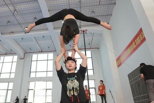 Tận mắt xem học viên trường xiếc khổ luyện thành tài