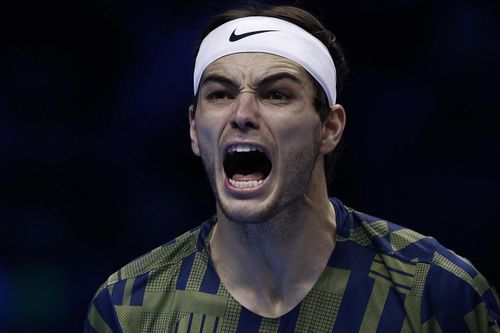 Hạ Auger Aliassime, Taylor Fritz vào bán kết ATP Finals