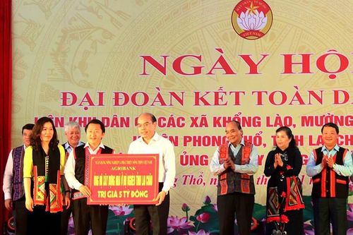 Agribank trao 100 căn nhà đại đoàn kết cho gia đình khó khăn ở tỉnh Lai Châu