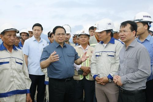 Thủ tướng dự lễ phát động thi đua đẩy mạnh phát triển hạ tầng hiện đại