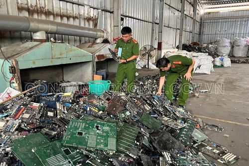 Đồng Nai: Phát hiện hàng chục tấn chất thải rắn nguy hại tại cơ sở tái chế phế liệu