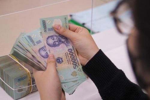 Thiếu vốn kinh doanh, doanh nghiệp 'ngóng' ngân hàng được nới room tín dụng