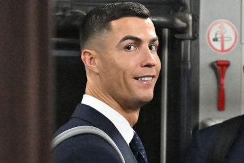 Ronaldo gửi thông điệp khi đến Qatar