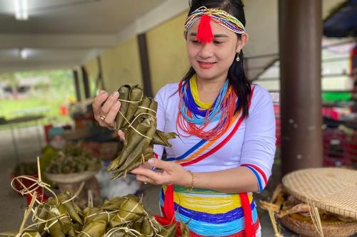 Độc đáo Tết Ngã rạ của người Cor ở Quảng Ngãi