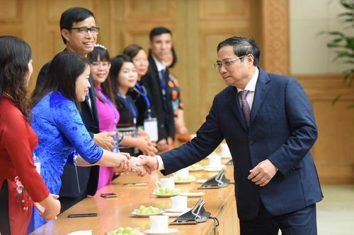 Thủ tướng: Giáo viên phải được thụ hưởng mức tương xứng với công sức của mình