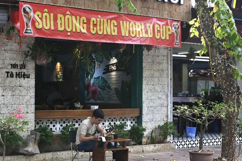 Các quán nhậu, cà phê ở Hà Nội sẵn sàng đón khách xem World Cup