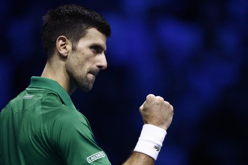 Djokovic vào chung kết ATP Finals sau 2 loạt 'đấu súng' nghẹt thở