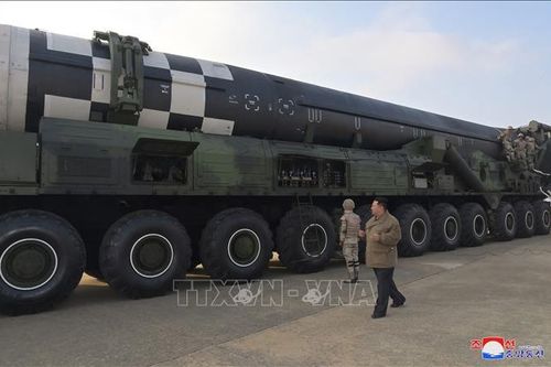 Nhà lãnh đạo Triều Tiên Kim Jong-un giám sát việc phóng thử ICBM
