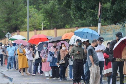 21 triệu cử tri Malaysia bắt đầu bỏ phiếu tổng tuyển cử