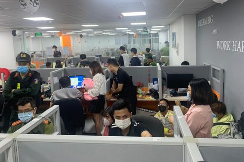 Khám xét công ty tài chính chuyên ghép ảnh nóng con nợ ở TP.HCM