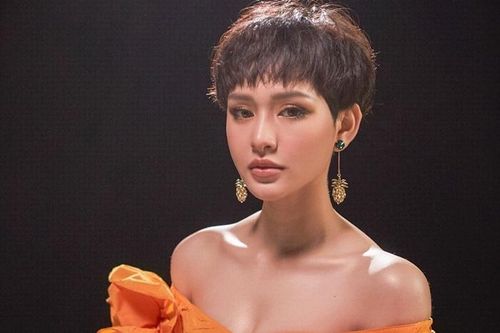 Đại học ở TP.HCM loại Hiền Hồ khỏi show diễn vào phút chót