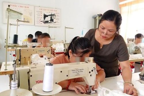Những giáo viên kiên nhẫn và bao dung vì trẻ khuyết tật