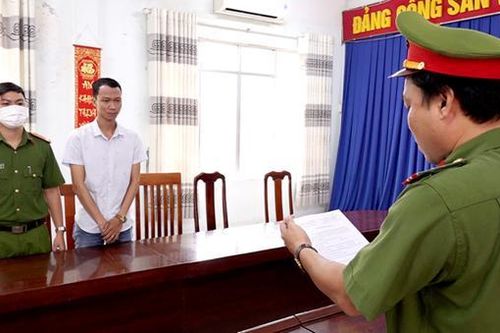 An Giang bắt tạm giam 2 đối tượng mua bán trái phép hóa đơn