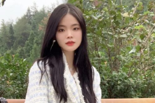 Cô gái tốt nghiệp ĐH chọn việc làm trông nghĩa trang, gây sốt khi tả công việc
