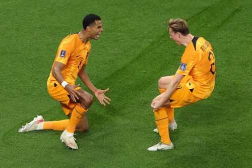 De Jong tỏa sáng giúp Hà Lan thắng trận ra quân