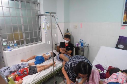 Bộ Y tế chỉ đạo hỗ trợ Khánh Hòa xử trí vụ ngộ độc hàng loạt