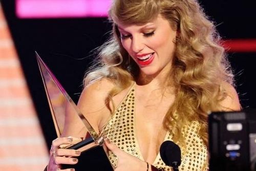 Taylor Swift nhận nhiều giải thưởng nhất AMAs 2022; BTS được vinh danh