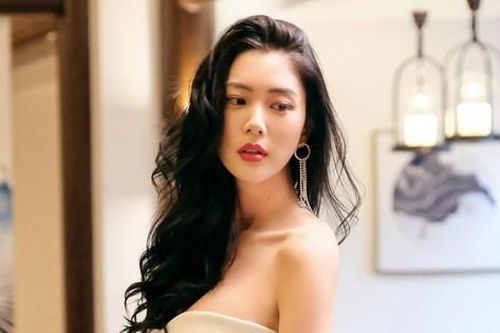 Dàn mỹ nữ gợi cảm đóng 'Âm dương họa bì'