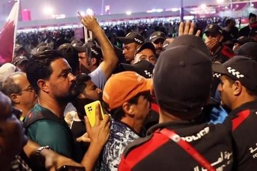 Hàng ngàn người xô đẩy tại fanzone World Cup, suýt xảy ra thảm họa giẫm đạp