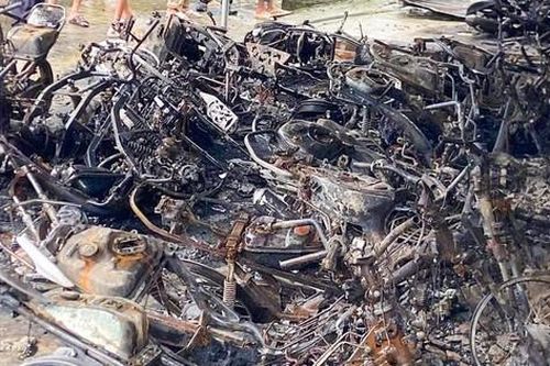 Cháy lớn trong đêm thiêu rụi 20 xe máy và xe đạp điện ở Bình Định