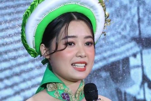 Bất ngờ vì thí sinh Hoa hậu Việt Nam thuyết trình bằng tiếng Anh, Trung và Tây Ban Nha