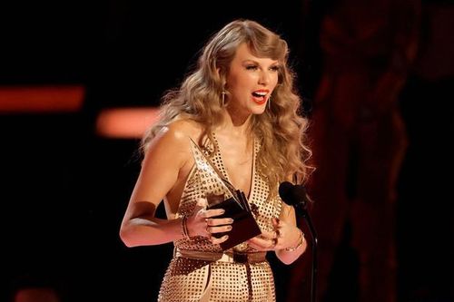 Taylor Swift giành giải Nghệ sĩ của năm của AMAs 2022