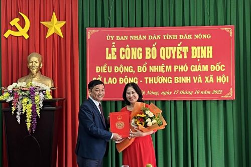 Phó Giám đốc Sở xin thôi việc ngay lễ bổ nhiệm gửi đơn xin nghỉ hưu