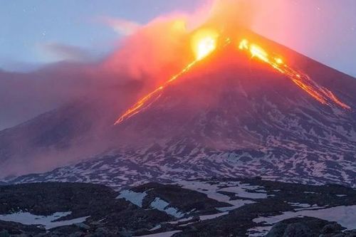 Núi lửa lớn nhất vùng Kamchatka, Nga thức giấc
