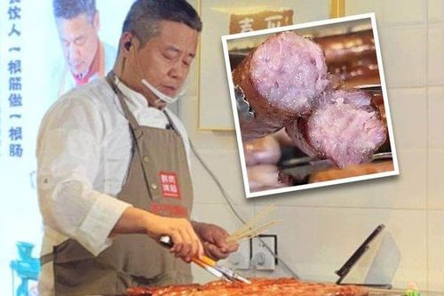Từ triệu phú trở thành người bán xúc xích dạo: Mạnh mẽ là chìa khóa để vượt qua khó khăn