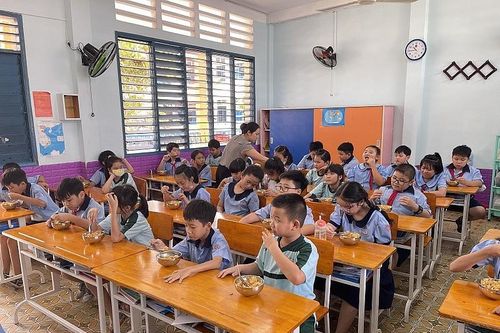 Bộ GD&ĐT yêu cầu tăng cường kiểm soát nguồn thực phẩm trong trường học