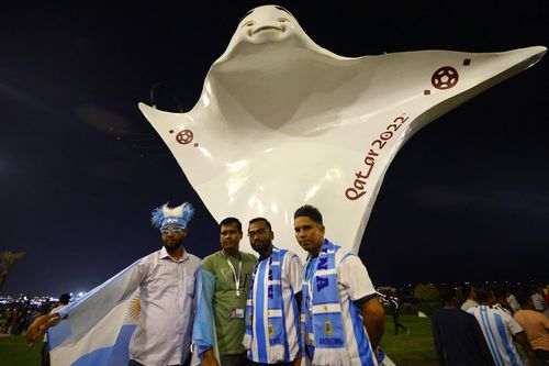 Vì sao nhiều người vẫn đến Qatar xem World Cup dù đội nhà không đá