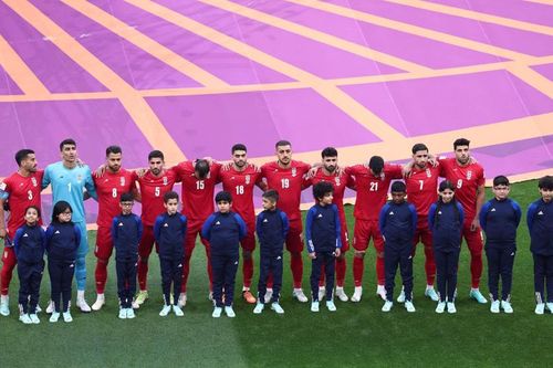 Vì sao các cầu thủ Iran không hát quốc ca ở World Cup 2022?