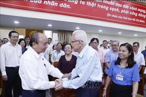 Quan tâm chế độ đãi ngộ và nâng cao đời sống cán bộ cơ sở