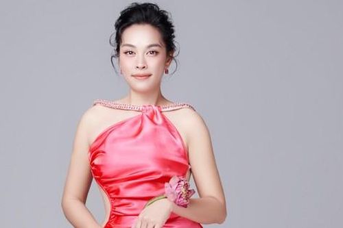 Chuyện đời nữ giảng viên thanh nhạc 'gây bão' tại 'Ca sĩ mặt nạ', thầy của loạt sao Việt đình đám
