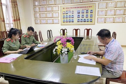 Bị phạt 7,5 triệu đồng vì bán sim điện thoại 'chui'