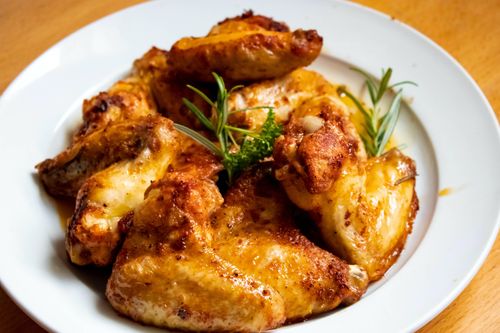 Cánh gà được nấu chín, vi khuẩn đã chết vẫn có thể gây ngộ độc