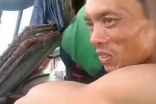Khởi tố thuyền trưởng bắt người đàn ông ăn 11 con cá sống trên tàu